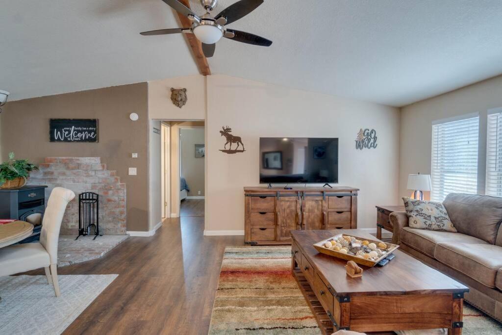 Amazing 3 Bed, 2 Bath Between Flagstaff & Sedona Chalet